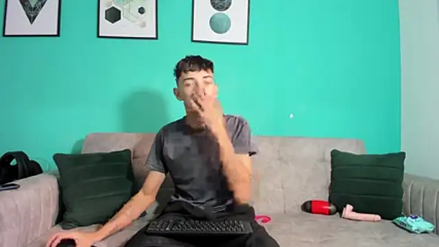 Snapshot of Maikol_Ortiz chatting on February 2026 02:31:01 PM Maikol Ortiz online show from February 2026 02:31:01 PM