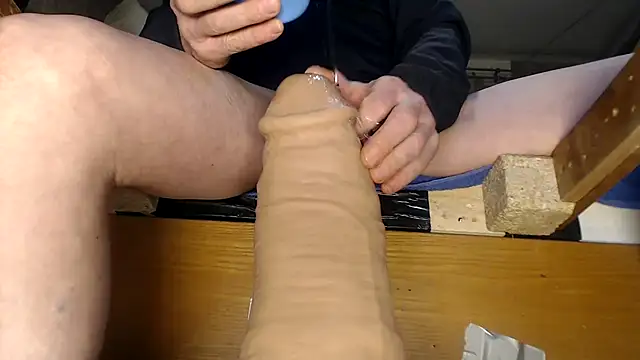 BiglovelyXXL online show from April 2026 03:37:02 PM