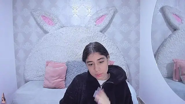 Gaby louse online show from April 2026 07:17:02 PM