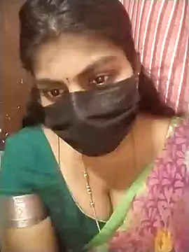 Snapshot of Nithiila chatting on November 2025 06:14:02 AM Nithiila online show from November 2025 06:14:02 AM