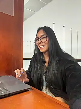 Snapshot of GiorgiaLuxee chatting on November 2025 08:52:02 PM GiorgiaLuxee online show from November 2025 08:52:02 PM