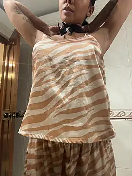 Snapshot of GiorgiaLuxee chatting on November 2025 11:04:02 PM GiorgiaLuxee online show from November 2025 11:04:02 PM