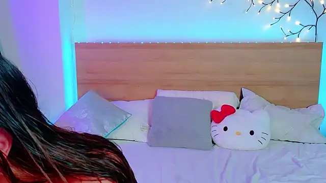 Bella Davis love online show from October 2025 05:47:01 PM