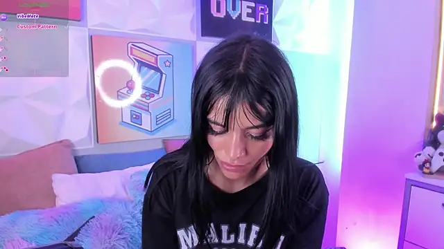 LindaWz  online show from December 2025 06:30:02 AM