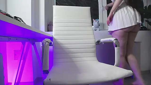 LeiaCrane online show from April 2026 05:07:02 AM