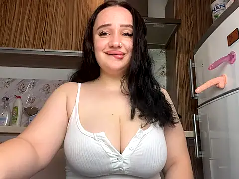 Snapshot of curvybombb chatting on October 2025 08:02:02 AM curvybombb online show from October 2025 08:02:02 AM