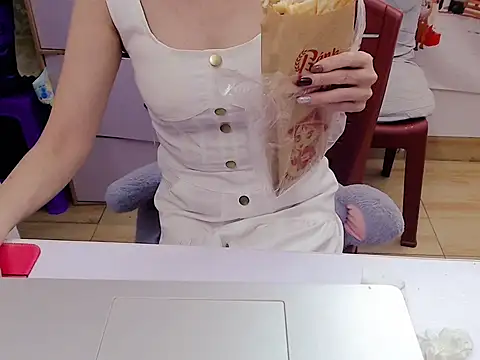 Snapshot of Funnygirl_9x chatting on December 2025 01:32:02 AM Funnygirl 9x online show from December 2025 01:32:02 AM