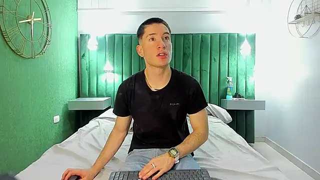 HunterHeat  online show from November 2025 12:13:01 PM