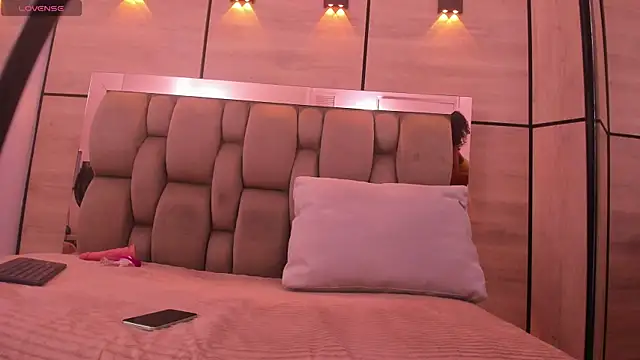 Snapshot of lyana_cowel chatting on October 2025 07:12:02 PM lyana cowel online show from October 2025 07:12:02 PM