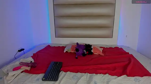 Snapshot of Luna_and_lindsy chatting on October 2025 01:13:01 PM Luna and lindsy online show from October 2025 01:13:01 PM