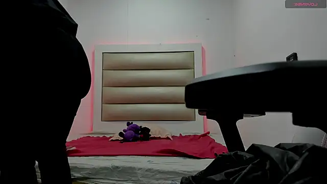 Snapshot of Luna_and_lindsy chatting on November 2025 12:28:01 PM Luna and lindsy online show from November 2025 12:28:01 PM