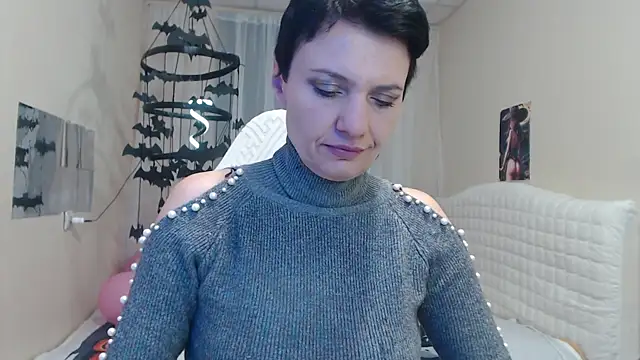 AvaSaturnian online show from October 2025 12:16:02 PM