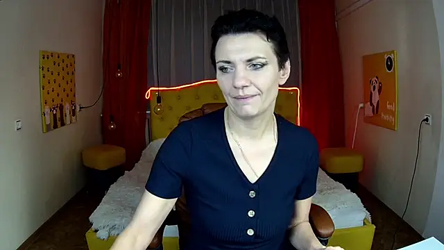 AvaSaturnian online show from November 2025 08:02:01 AM