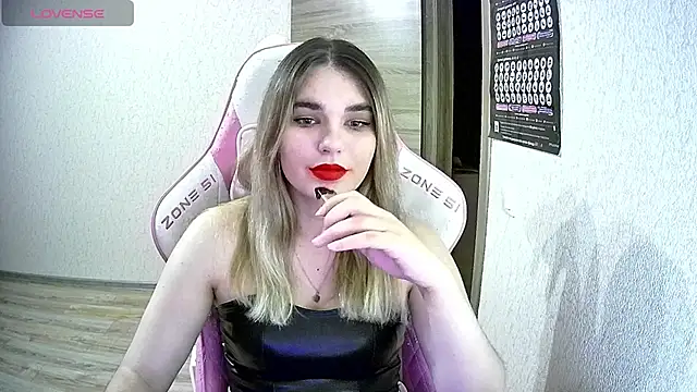 Snapshot of Kris_Moss chatting on October 2025 09:52:01 PM Kris Moss online show from October 2025 09:52:01 PM