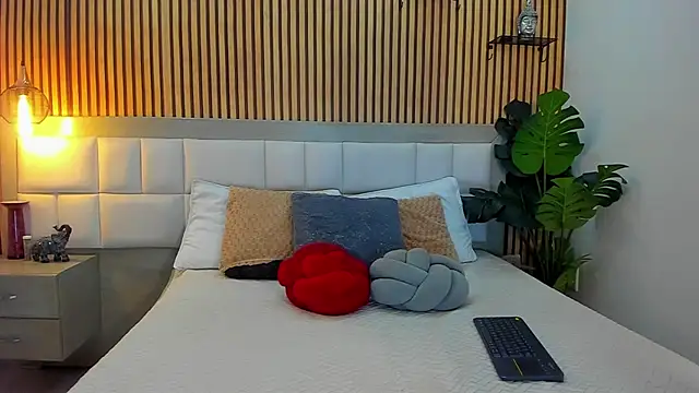 Roseaurora online show from November 2025 12:45:02 PM