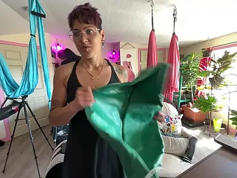 kinkycanner online show from April 2026 08:03:01 PM