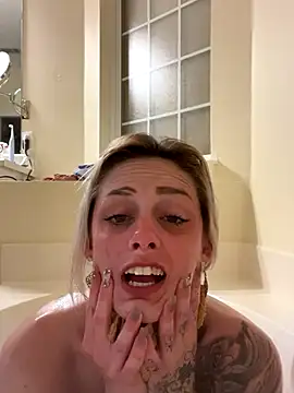 Snapshot of BriTaySayy chatting on October 2025 08:59:02 PM BriTaySayy online show from October 2025 08:59:02 PM