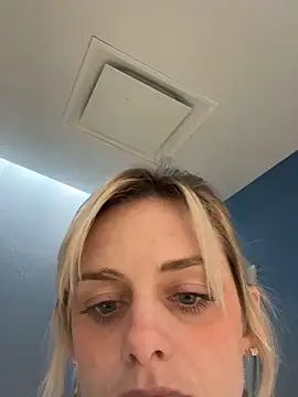 Snapshot of BriTaySayy chatting on October 2025 08:44:02 PM BriTaySayy online show from October 2025 08:44:02 PM