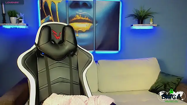 Snapshot of Roxy_foxi chatting on October 2025 01:14:02 AM Roxy foxi online show from October 2025 01:14:02 AM