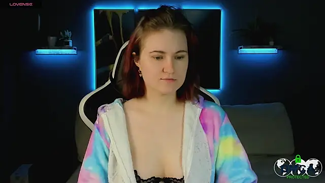 Snapshot of Roxy_foxi chatting on October 2025 01:04:02 AM Roxy foxi online show from October 2025 01:04:02 AM