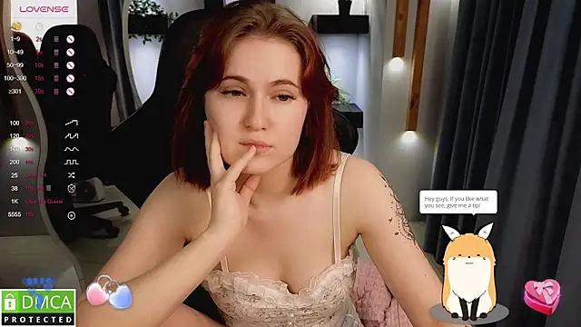 Snapshot of Roxy_foxi chatting on October 2025 02:00:01 AM Roxy foxi online show from October 2025 02:00:01 AM