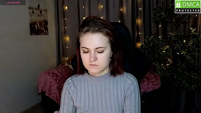 Snapshot of Roxy_foxi chatting on October 2025 01:02:02 AM Roxy foxi online show from October 2025 01:02:02 AM