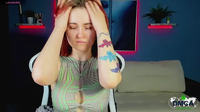 Snapshot of Roxy_foxi chatting on November 2025 01:04:02 AM Roxy foxi online show from November 2025 01:04:02 AM