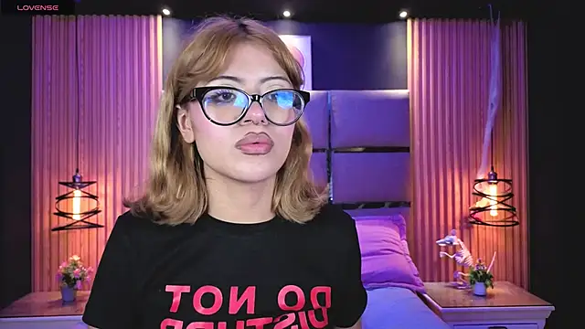 AlanaWalker9 online show from April 2026 11:39:02 AM