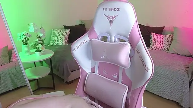 Snapshot of Sweetie_Hope chatting on February 2026 04:40:02 PM Sweetie Hope online show from February 2026 04:40:02 PM