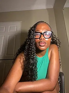 Moonzy77 online show from October 2025 09:22:01 PM