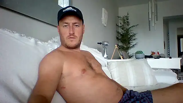 Londonlad818 online show from October 2025 03:25:01 PM