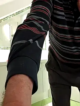 Oldmenhot66 online show from April 2026 03:23:02 AM