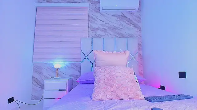 Snapshot of collet_1 chatting on November 2025 12:05:02 PM collet 1 online show from November 2025 12:05:02 PM