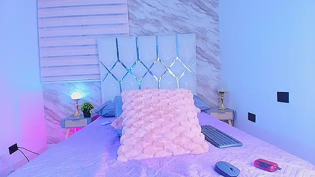 Snapshot of collet_1 chatting on November 2025 12:04:01 PM collet 1 online show from November 2025 12:04:01 PM