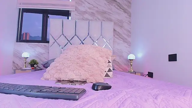 Snapshot of collet_1 chatting on November 2025 12:05:02 PM collet 1 online show from November 2025 12:05:02 PM