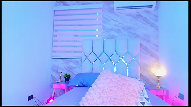 Snapshot of collet_1 chatting on December 2025 11:59:01 AM collet 1 online show from December 2025 11:59:01 AM