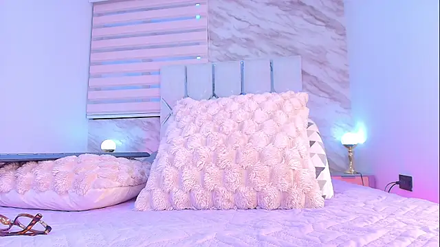 Snapshot of collet_1 chatting on December 2025 11:58:02 AM collet 1 online show from December 2025 11:58:02 AM