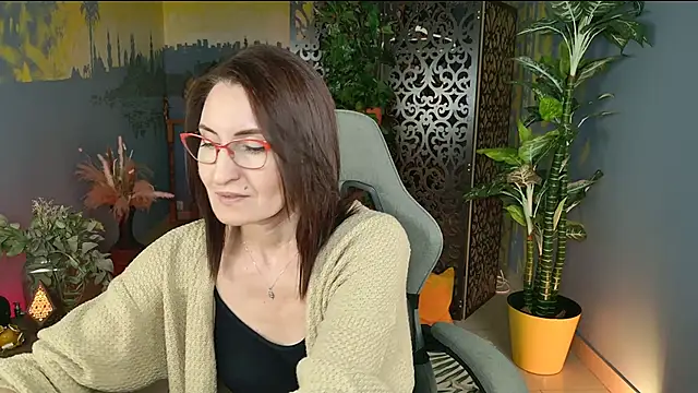 Snapshot of UnaTerra chatting on November 2025 09:08:01 AM UnaTerra online show from November 2025 09:08:01 AM