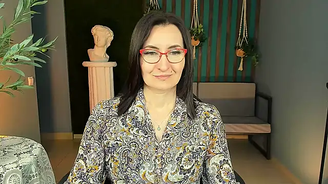 Snapshot of UnaTerra chatting on November 2025 09:20:01 AM UnaTerra online show from November 2025 09:20:01 AM