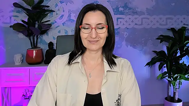 Snapshot of UnaTerra chatting on November 2025 09:19:02 AM UnaTerra online show from November 2025 09:19:02 AM