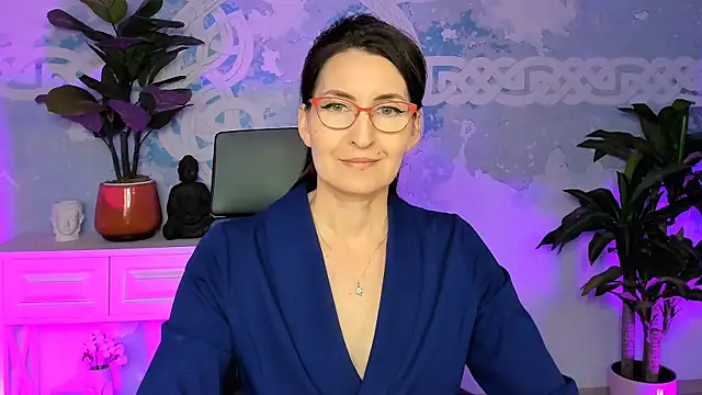 Snapshot of UnaTerra chatting on November 2025 05:05:01 AM UnaTerra online show from November 2025 05:05:01 AM