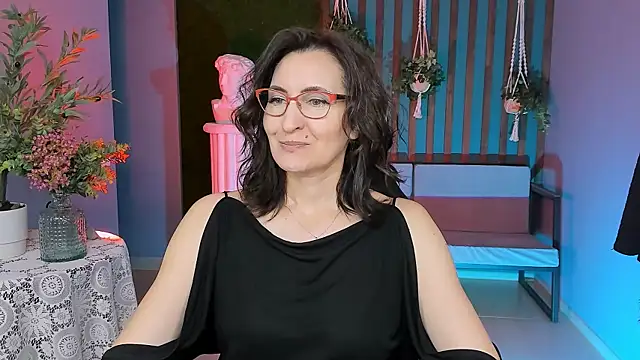 Snapshot of UnaTerra chatting on November 2025 09:15:02 AM UnaTerra online show from November 2025 09:15:02 AM