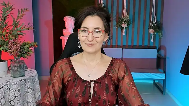 Snapshot of UnaTerra chatting on November 2025 09:14:02 AM UnaTerra online show from November 2025 09:14:02 AM