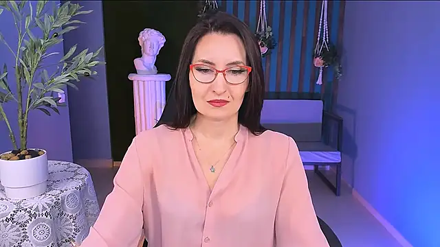 Snapshot of UnaTerra chatting on November 2025 05:06:02 AM UnaTerra online show from November 2025 05:06:02 AM