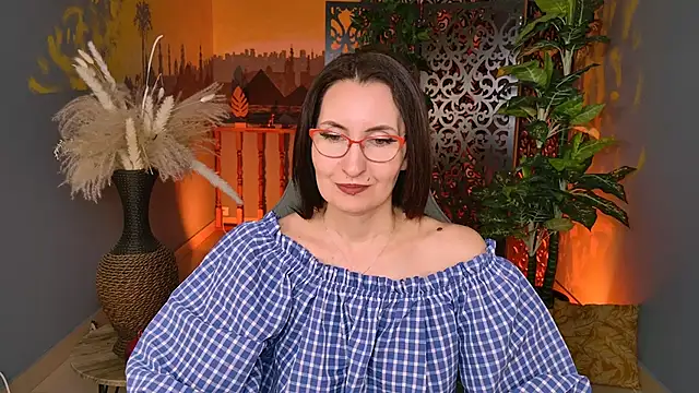 Snapshot of UnaTerra chatting on November 2025 05:17:01 AM UnaTerra online show from November 2025 05:17:01 AM