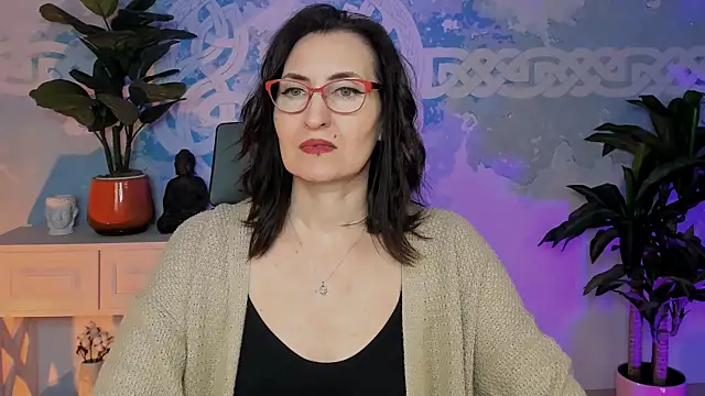 Snapshot of UnaTerra chatting on November 2025 09:20:02 AM UnaTerra online show from November 2025 09:20:02 AM