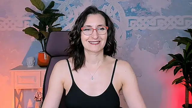 Snapshot of UnaTerra chatting on December 2025 09:36:02 AM UnaTerra online show from December 2025 09:36:02 AM