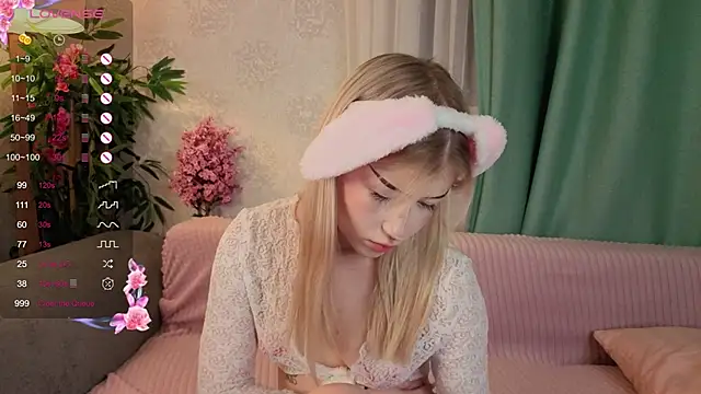 Snapshot of AudieKaemmerer chatting on October 2025 04:35:02 PM AudieKaemmerer online show from October 2025 04:35:02 PM