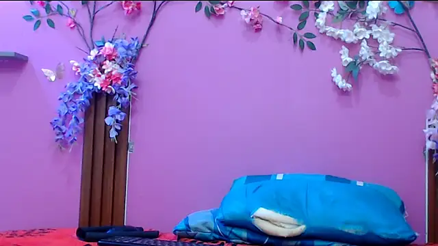 Snapshot of skinnysofia18 chatting on October 2025 12:56:02 PM skinnysofia18 online show from October 2025 12:56:02 PM