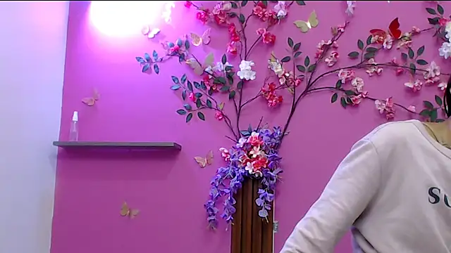 Snapshot of skinnysofia18 chatting on October 2025 01:23:04 PM skinnysofia18 online show from October 2025 01:23:04 PM